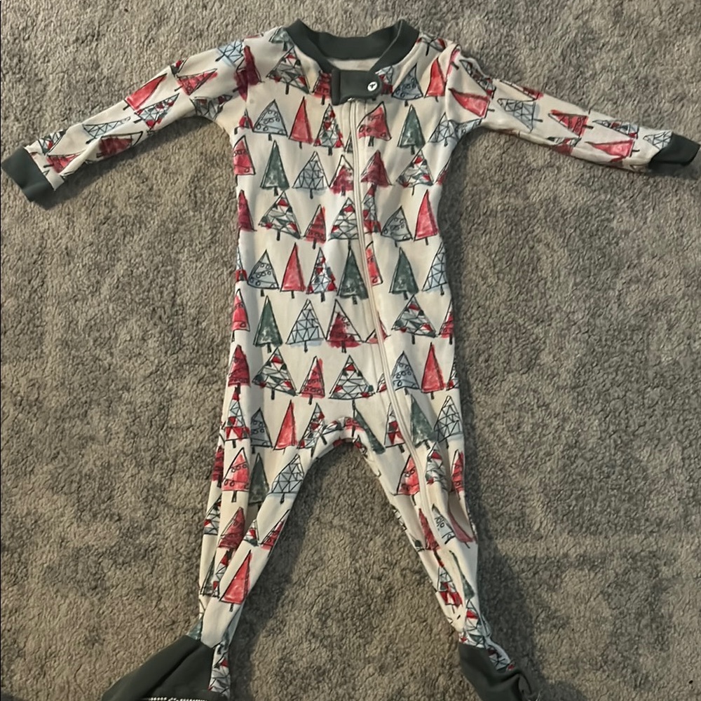 Baby 6-9 months burts bees pajamas